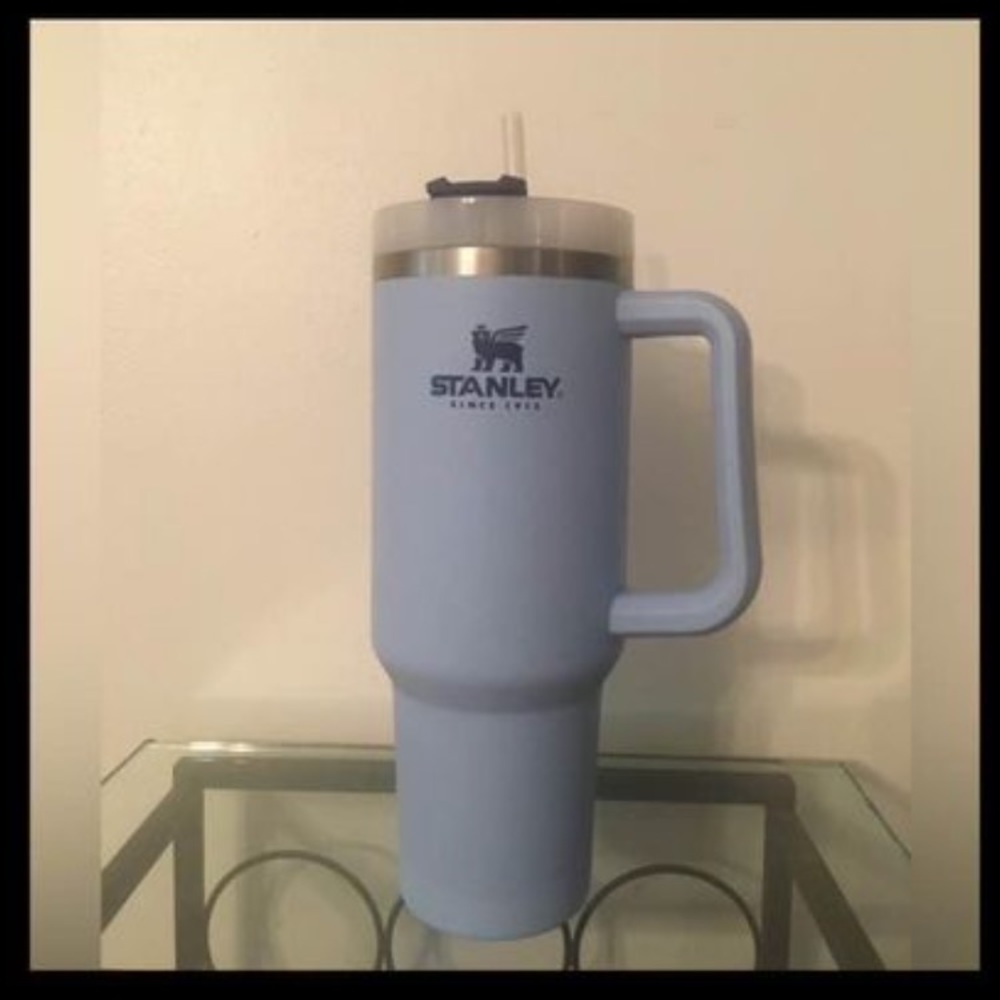 Stanley Tumbler in the OG Cornflower color size 40oz